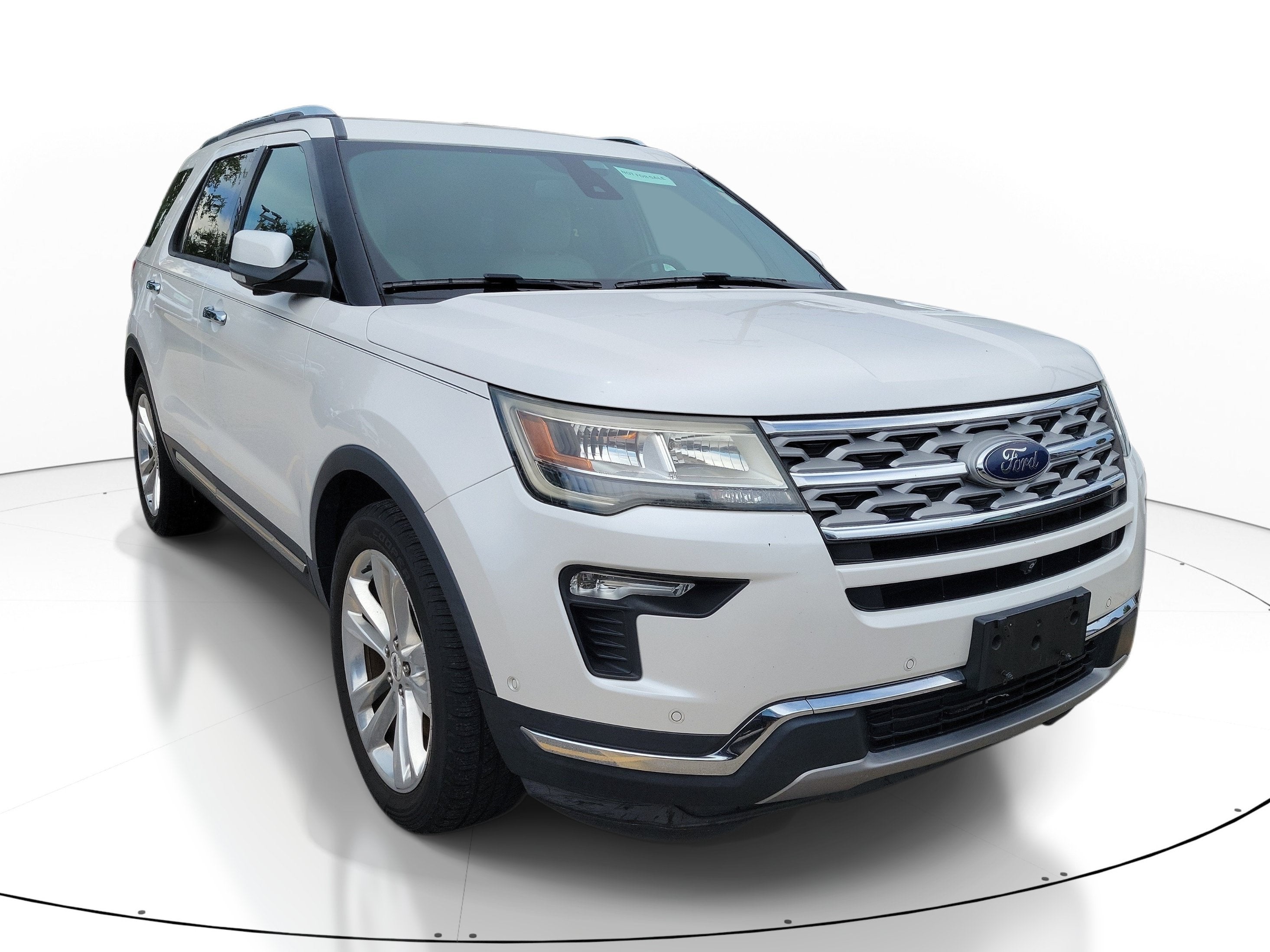 2018 Ford Explorer Limited in White Platinum Clearcoat Metallic — front three-quarter view